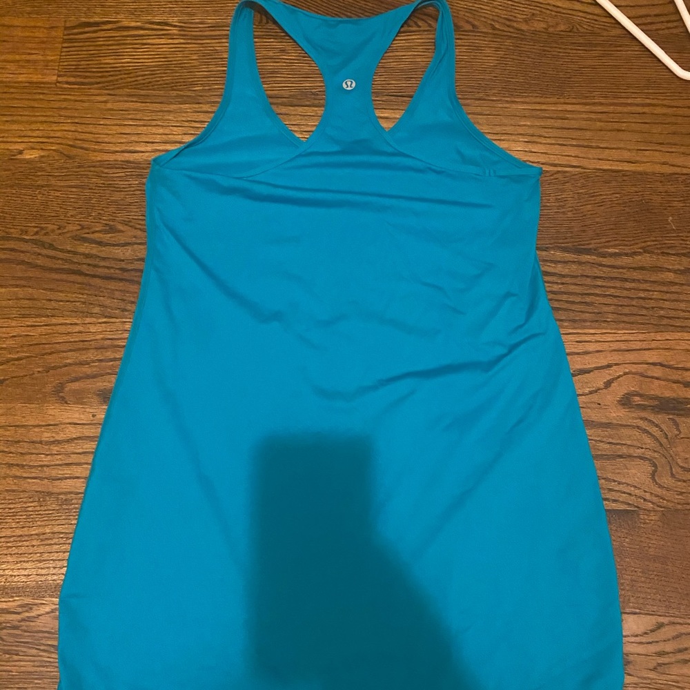 Woman’s lululemon sports top